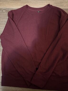 Uniqlo Ladies Crewneck Sweater in Burgundy